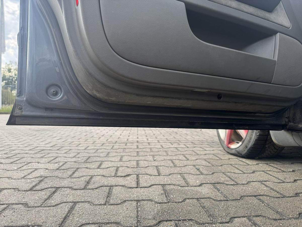 Audi A4 8E original T&uuml;r vorn links LX7Z Delfingrau Metallic 5-T&uuml;rer Rohbau Bj.2002